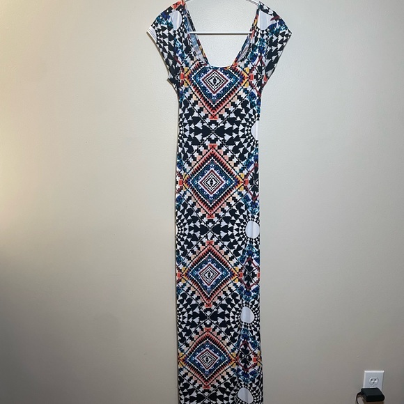 5/$25 BUNDLE Charlotte Russe Multicolor Geometric Maxi Dress - Picture 4 of 9
